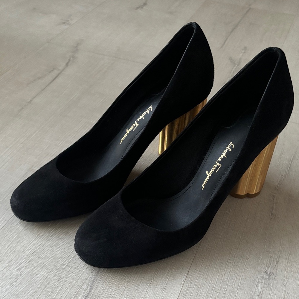 Salvatore Ferragamo Lucca Pump Black Heels with Gold Block Size 7
